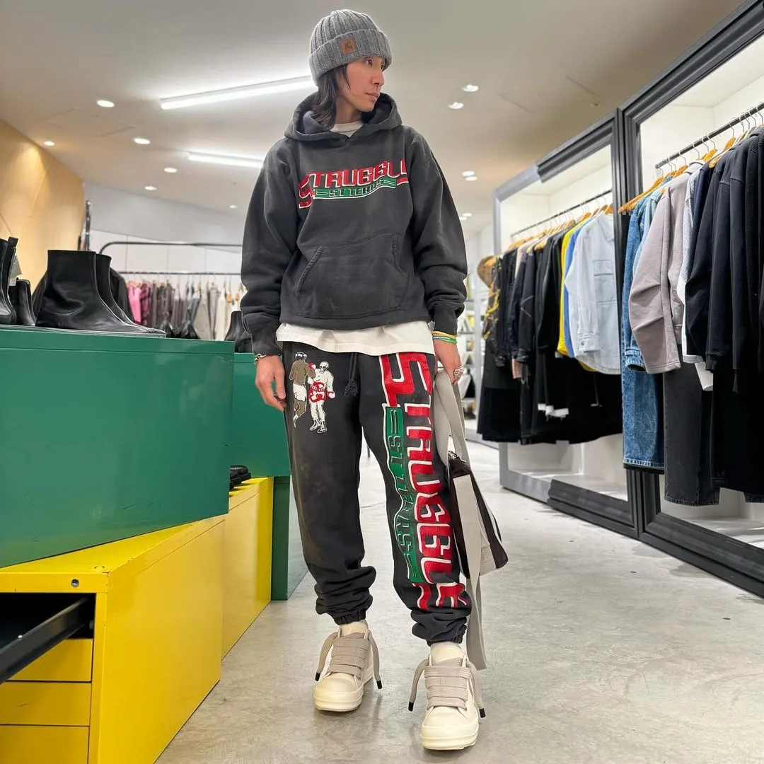 SAINT Mxxxxxx x DENIM TEARS STRUGGLE SWTPNTS/BLK DT co-branded boxing retro distressed sweatpants, washed black S-XL Assute dyeing, whole piece sprayed with horse fade, authentic grade crack printing, mold customization co-branded main mark/washed mark, factory four-needle six-thread workmanship, no bone seams, more comfortable to wear